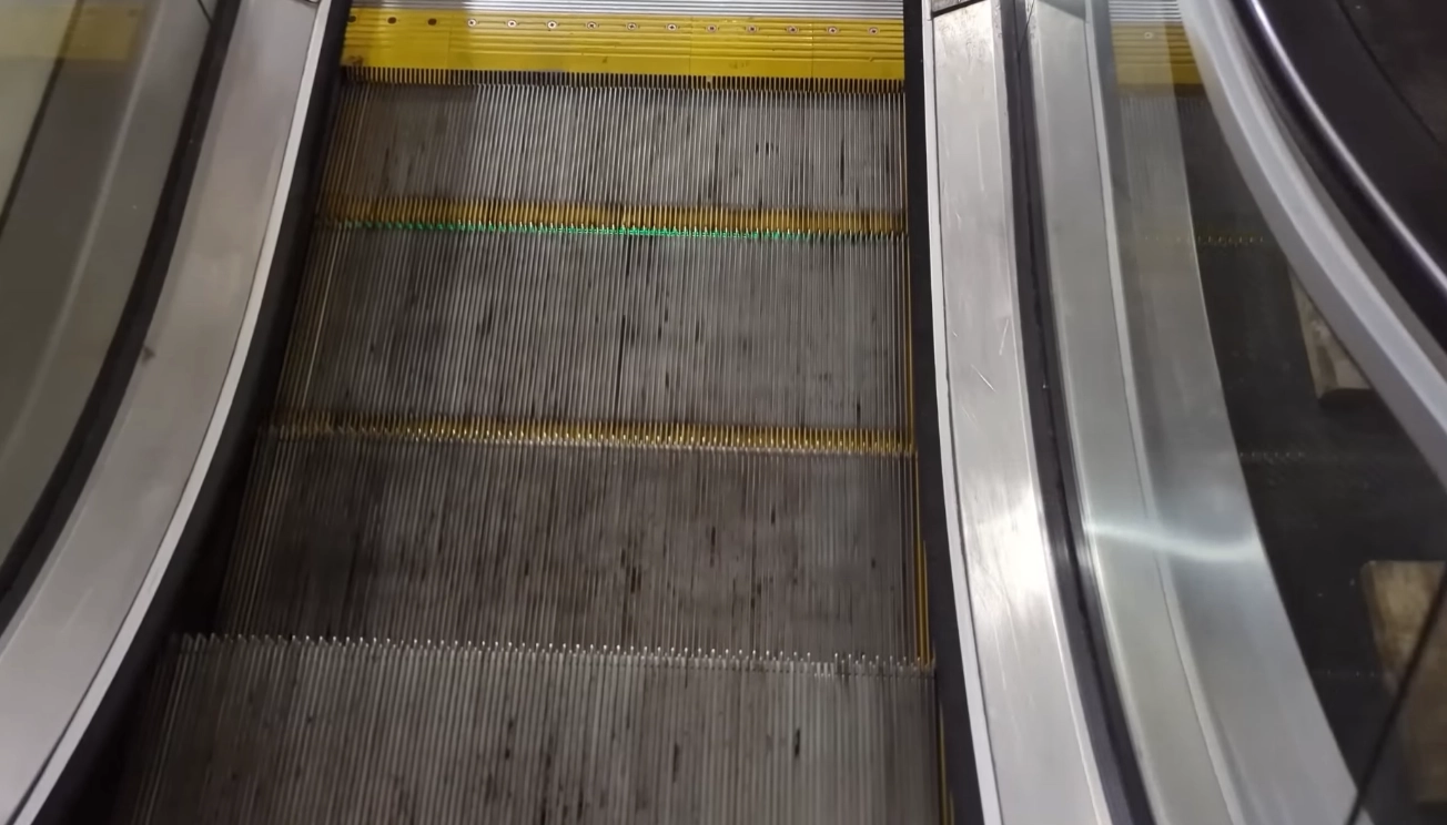 The Secret Behind the Green Glow: Decoding Escalator Safety